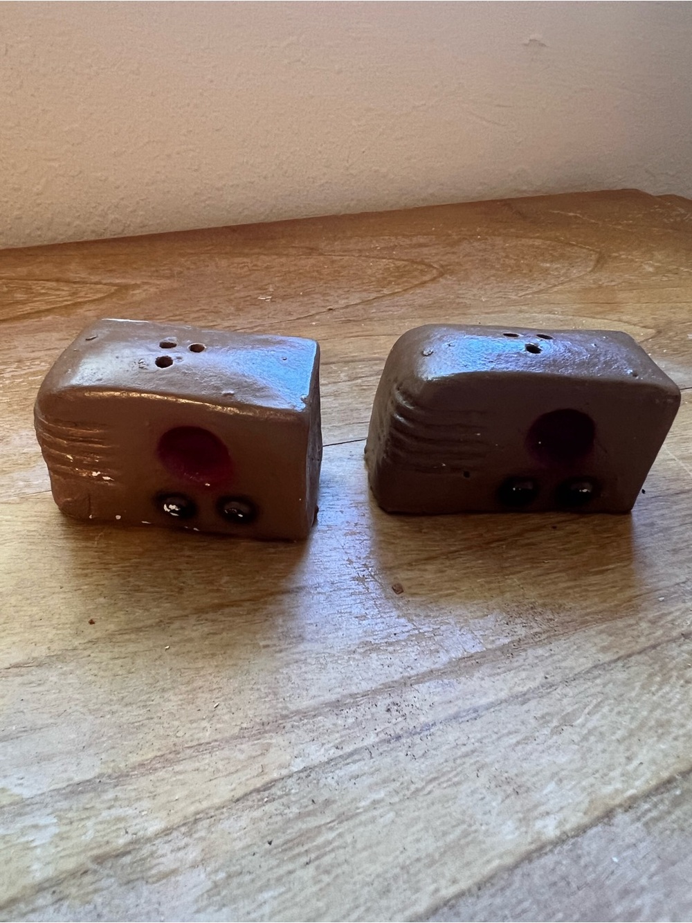 radio-shaped salt and pepper shakers